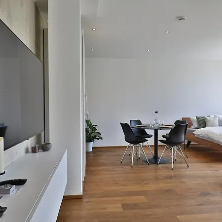 Moderne Dhh Mit Zwei גרסטהופן