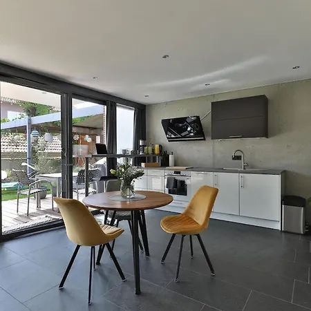 Moderne Dhh Mit Zwei Feriehus